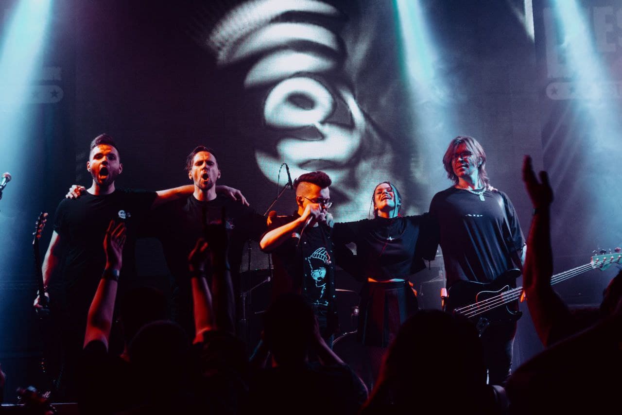 Sellout (No Name Bar)