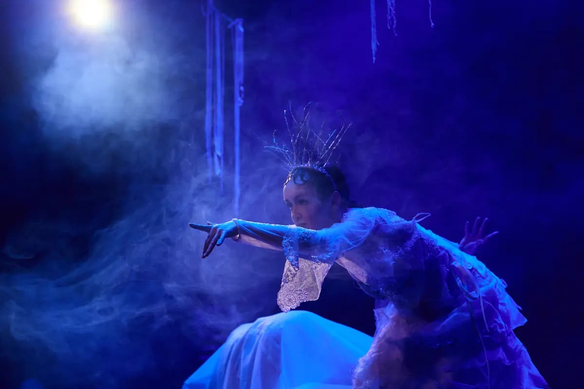 Здесь раньше росли яблоки (За нарисованным очагом)