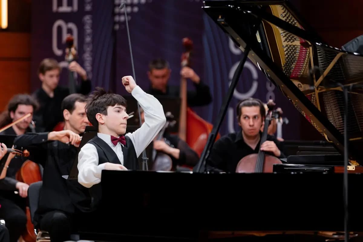 Pianissimo. Михаил Пироженко (Большой петергофский дворец («Петергоф»))