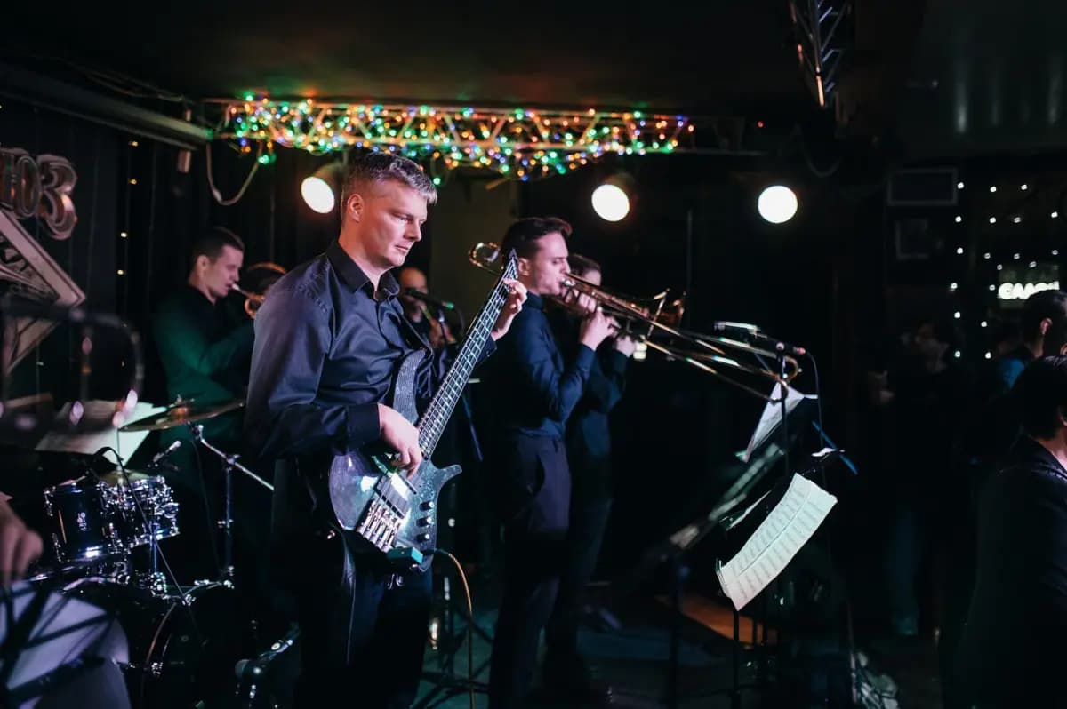 Good Orchestra. Хиты Queen (Баунс)