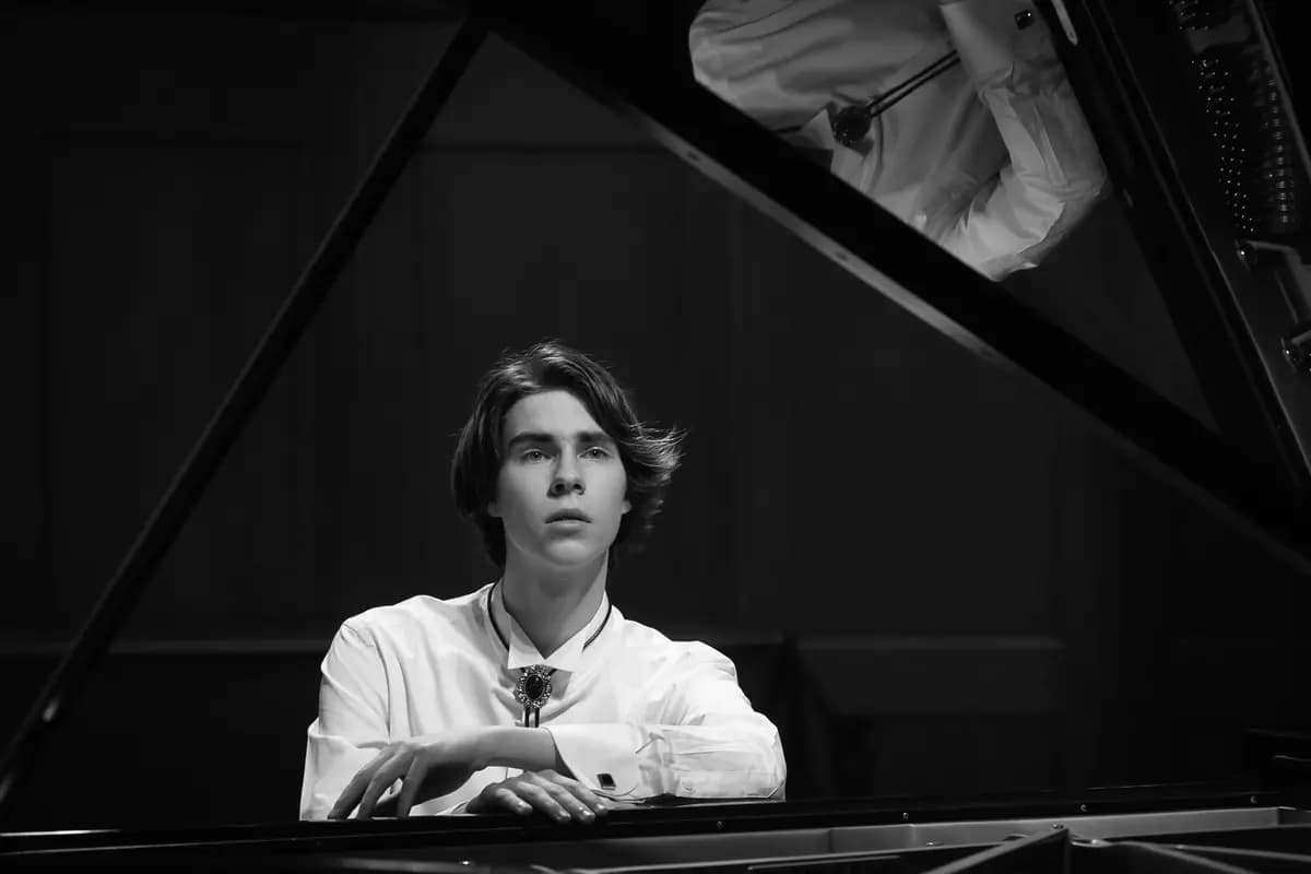 Pianissimo. Лев Чефанов (Большой петергофский дворец («Петергоф»))