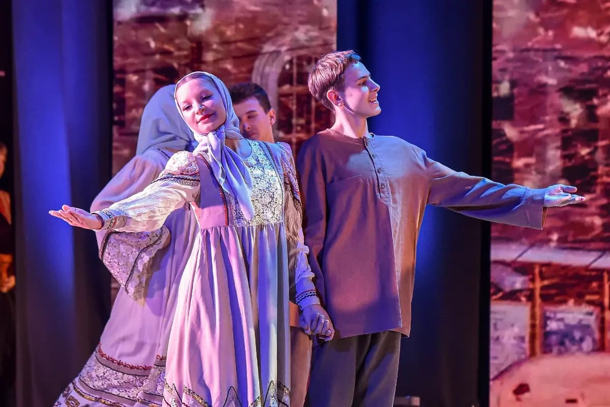 Мы славим жизнь за Родину отдавших (КЗ «Сибирь»)