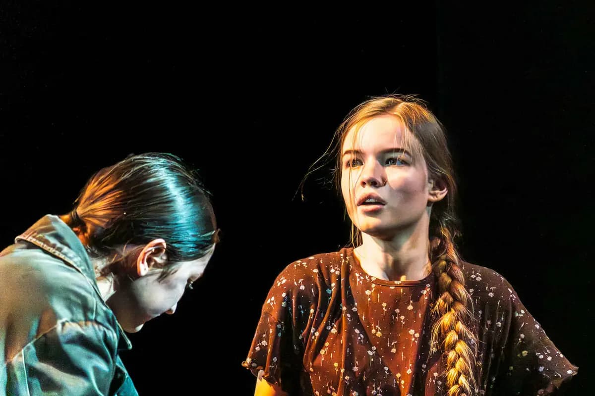 Бумажный кораблик (Город)