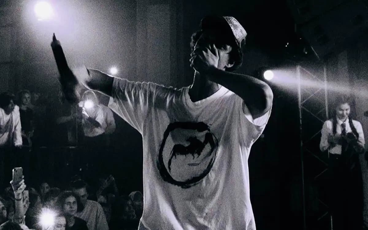 Elyaplugg! (No Name Bar)