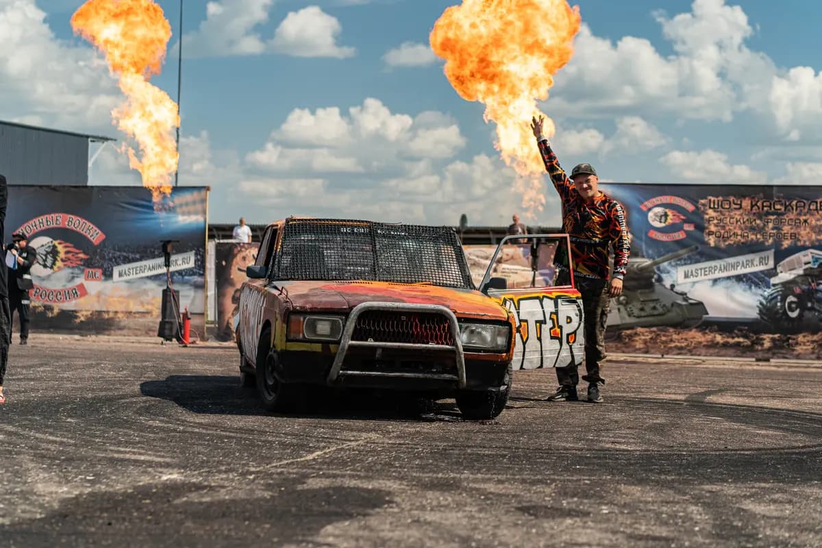 Шоу каскадёров мастера Панина «Русский форсаж» (Парковка у ТРЦ «Жемчужная Плаза»)