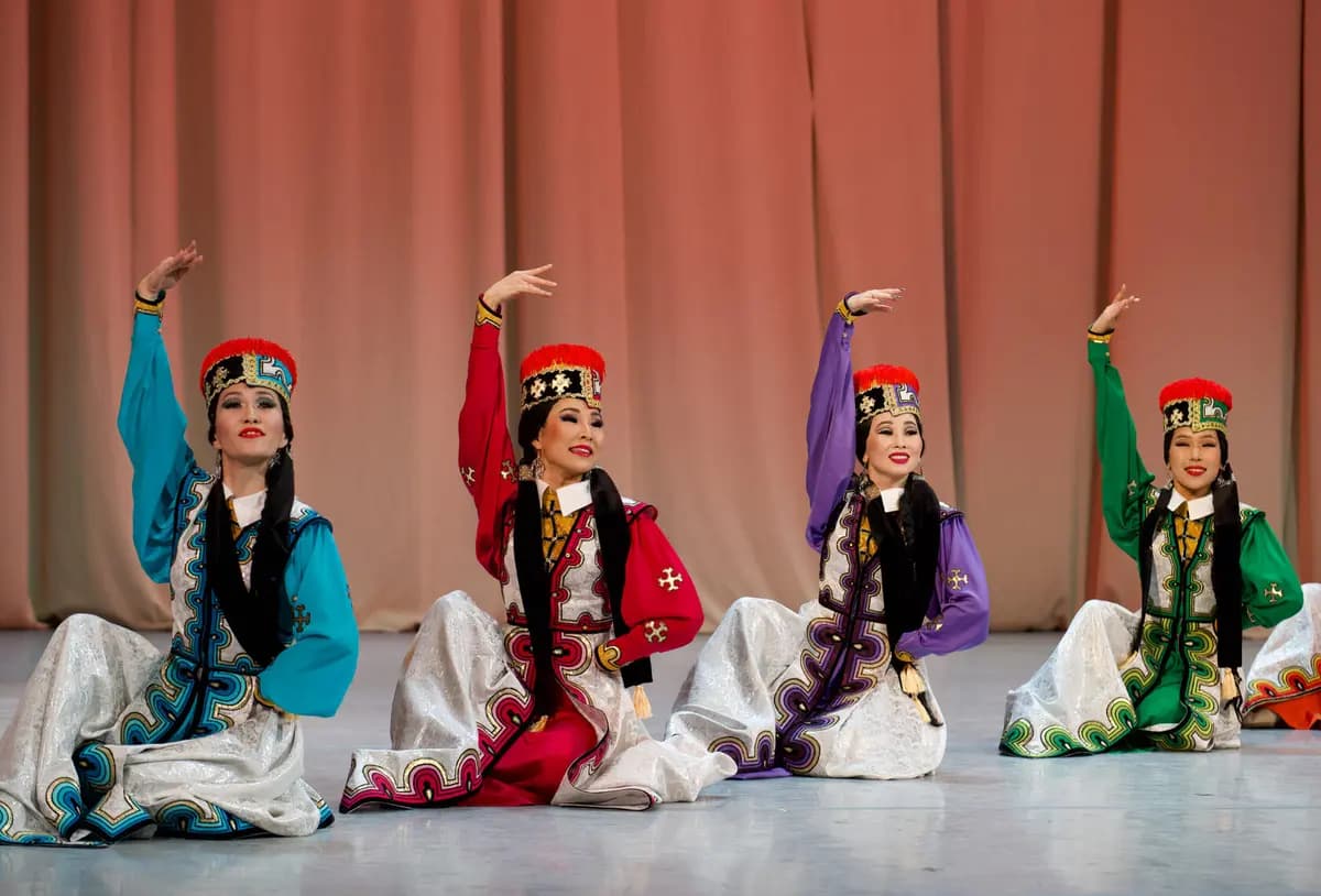 Ансамбль песни и танца Калмыкии «Тюльпан» (Филармония)