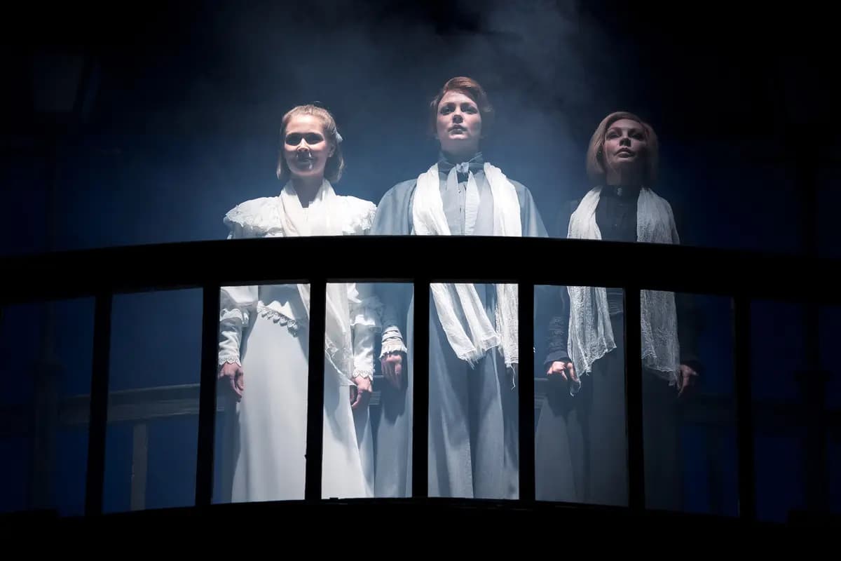 Три сестры (Современник)