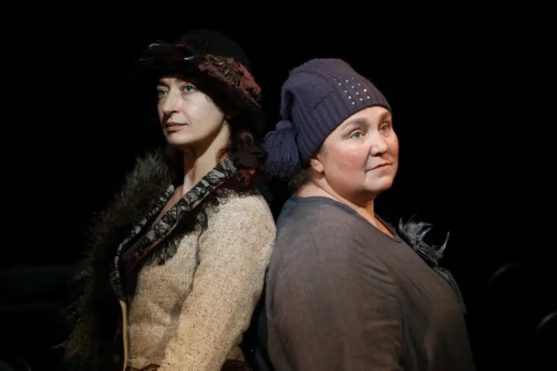 Две дамочки в сторону севера (Театр на Васильевском. Сцена «Стачка»)