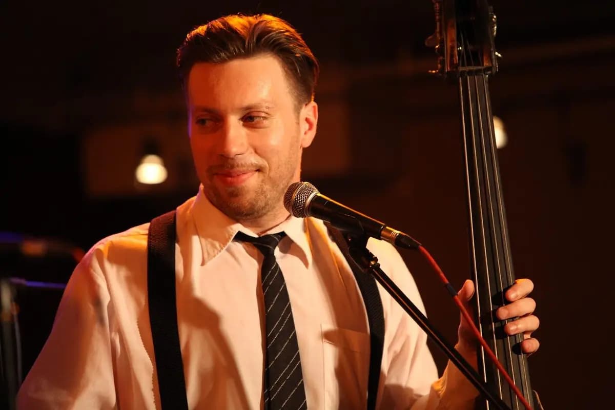 Cigar Hall (Rhythm & Blues Cafe)