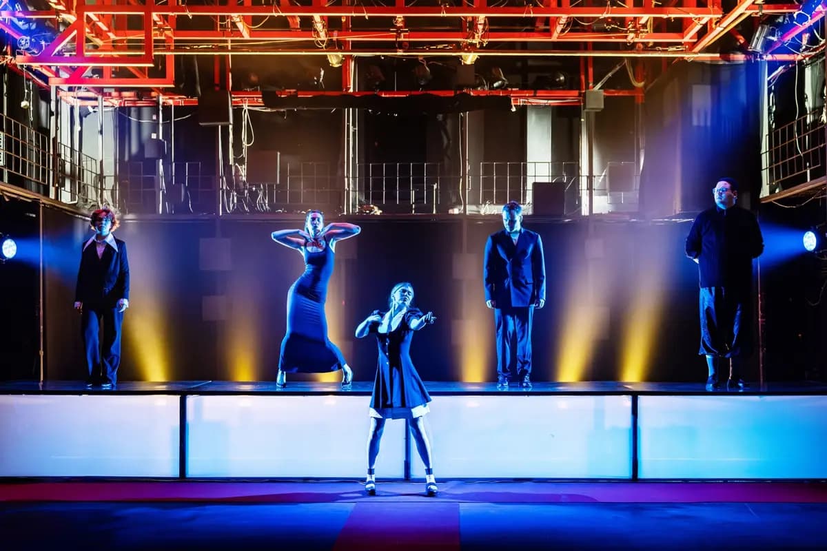 Парадокс скворца (Театр им. Вл. Маяковского. Основная и Малая сцены)