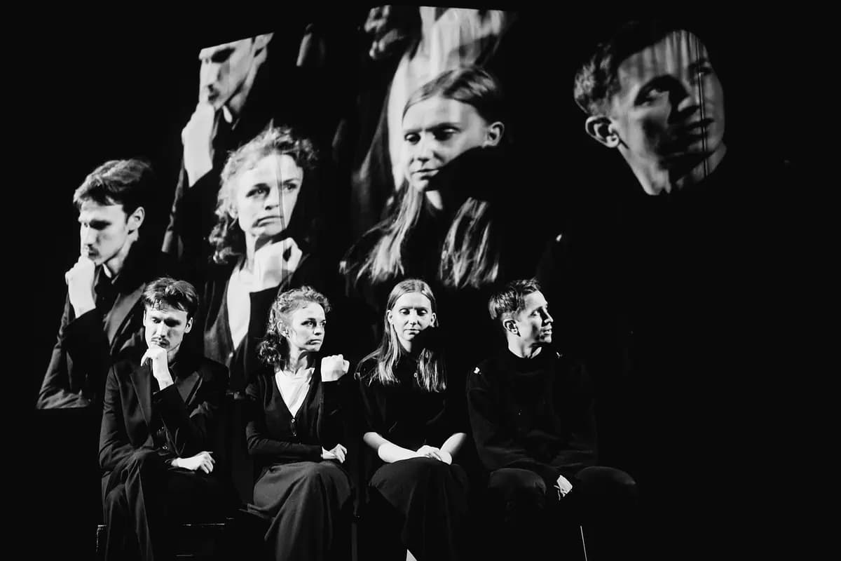 Лицо сестры в сиянии стекла (Театр «Суббота»)