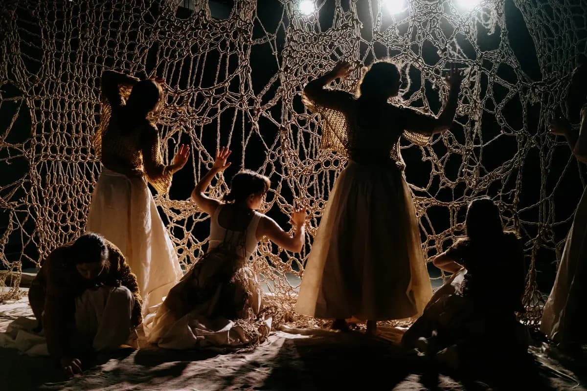 Стена (Зал #3. Театральная площадка)