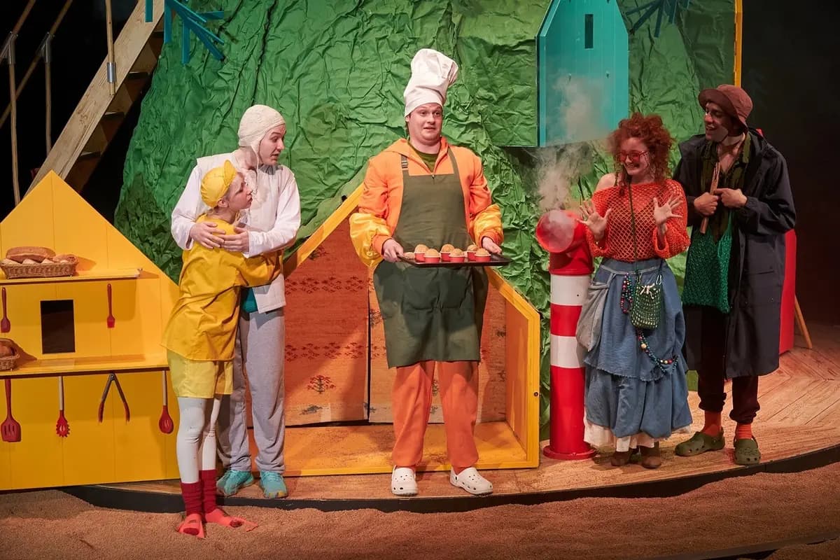 Приречная страна (Мастерская Петра Фоменко)