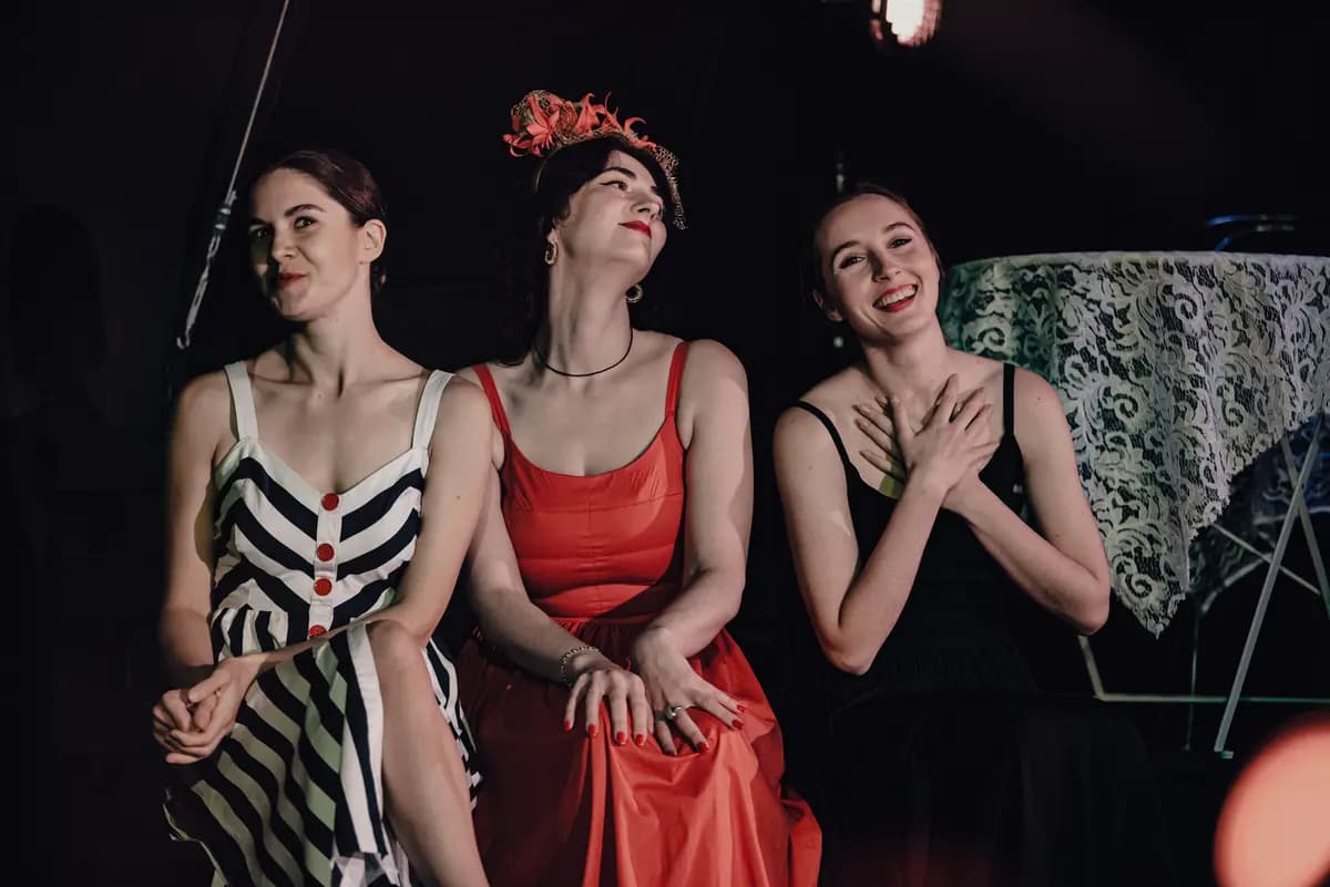 Город влюблённых людей (Человек в кубе)