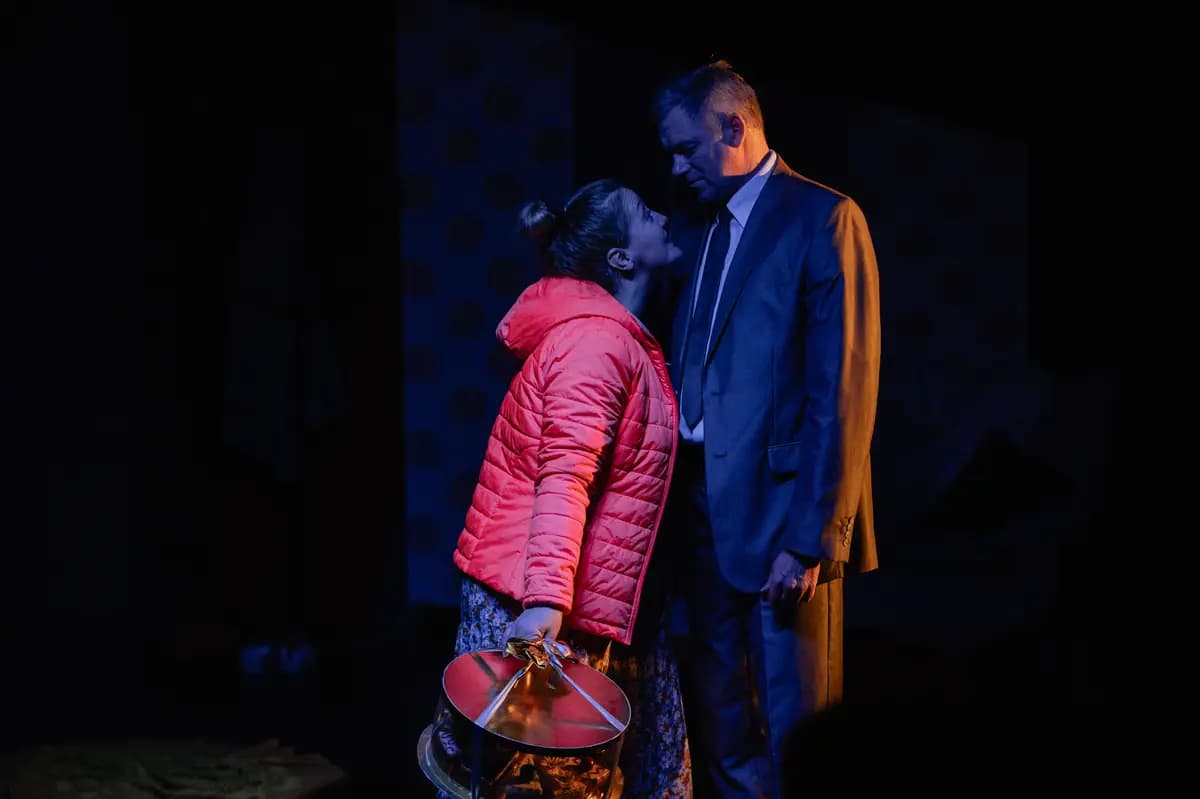 Хурма немного вяжет (Человек в кубе)