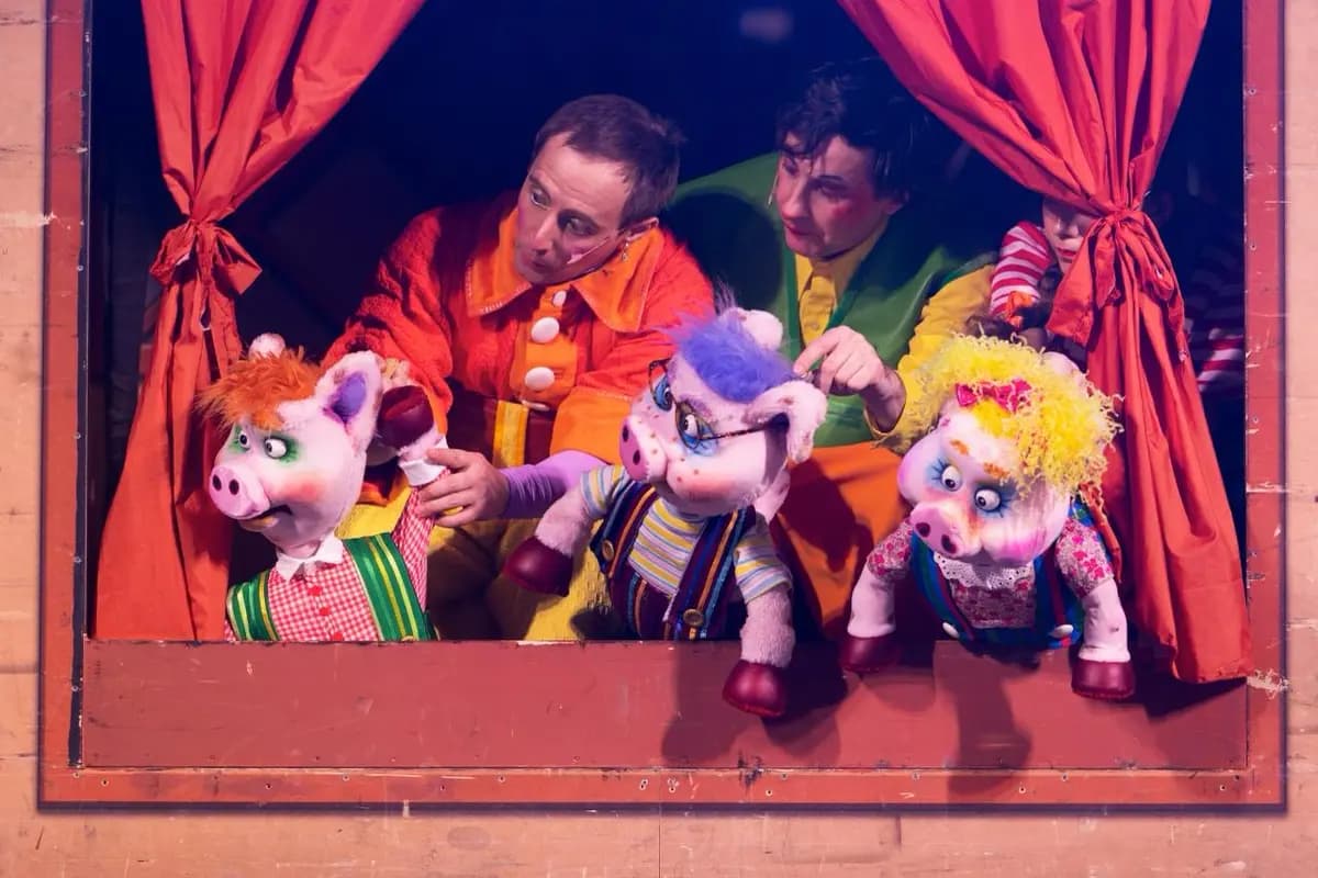 Три поросёнка и Красная шапочка