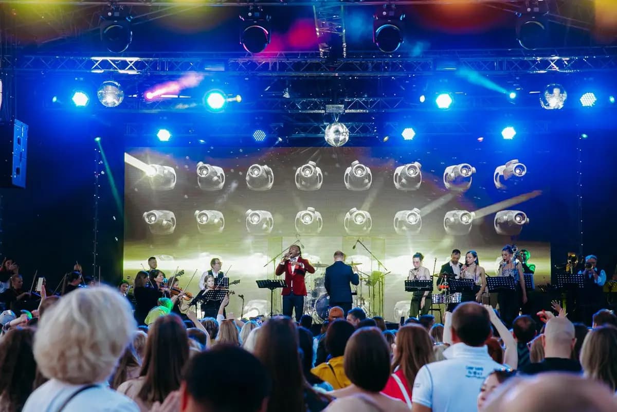 Диско на крыше с симфоническим оркестром. Olympic Orchestra (Roof Place)