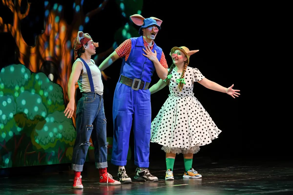 Три поросёнка (Музыкальный театр)