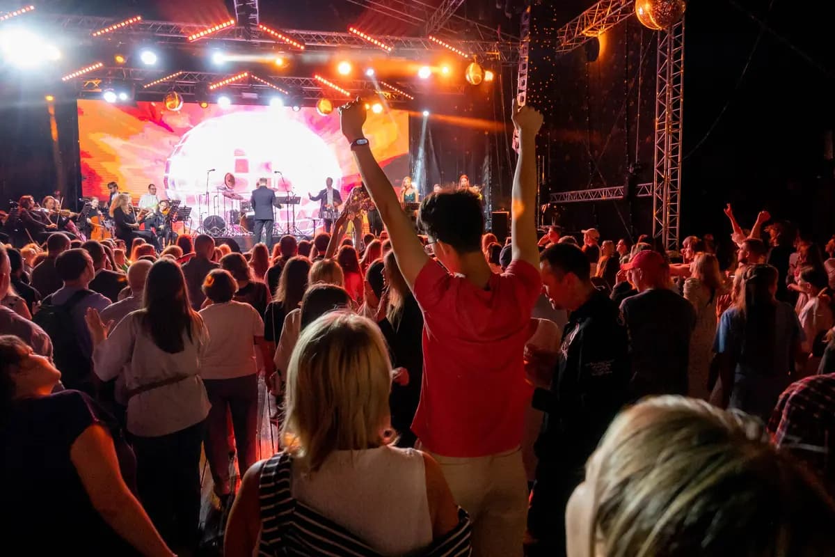 Мировые хиты на крыше с симфоническим оркестром. Olympic Orchestra (Roof Place)