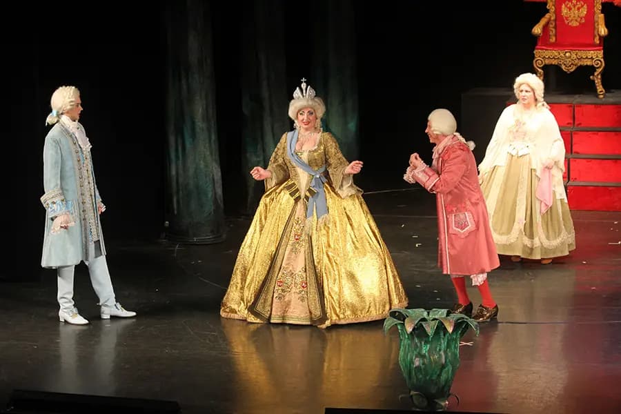 Каменный цветок (Хозяйка Медной горы) (На Неве)