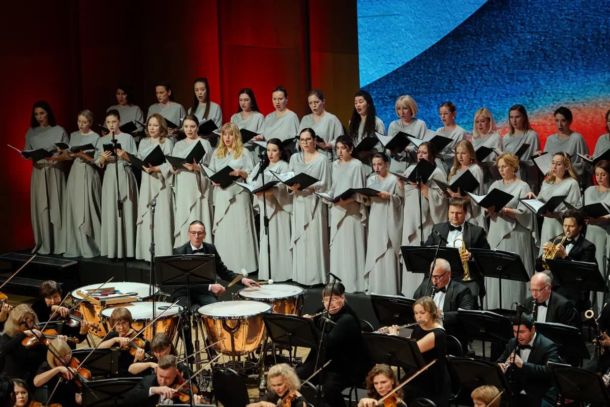 Лунный свет и Красноярский камерный хор. Музыкальная битва (Филармония)