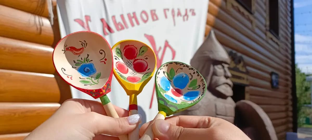 Роспись деревянной ложки в технике домовой росписи (Музей истории Хлынова)