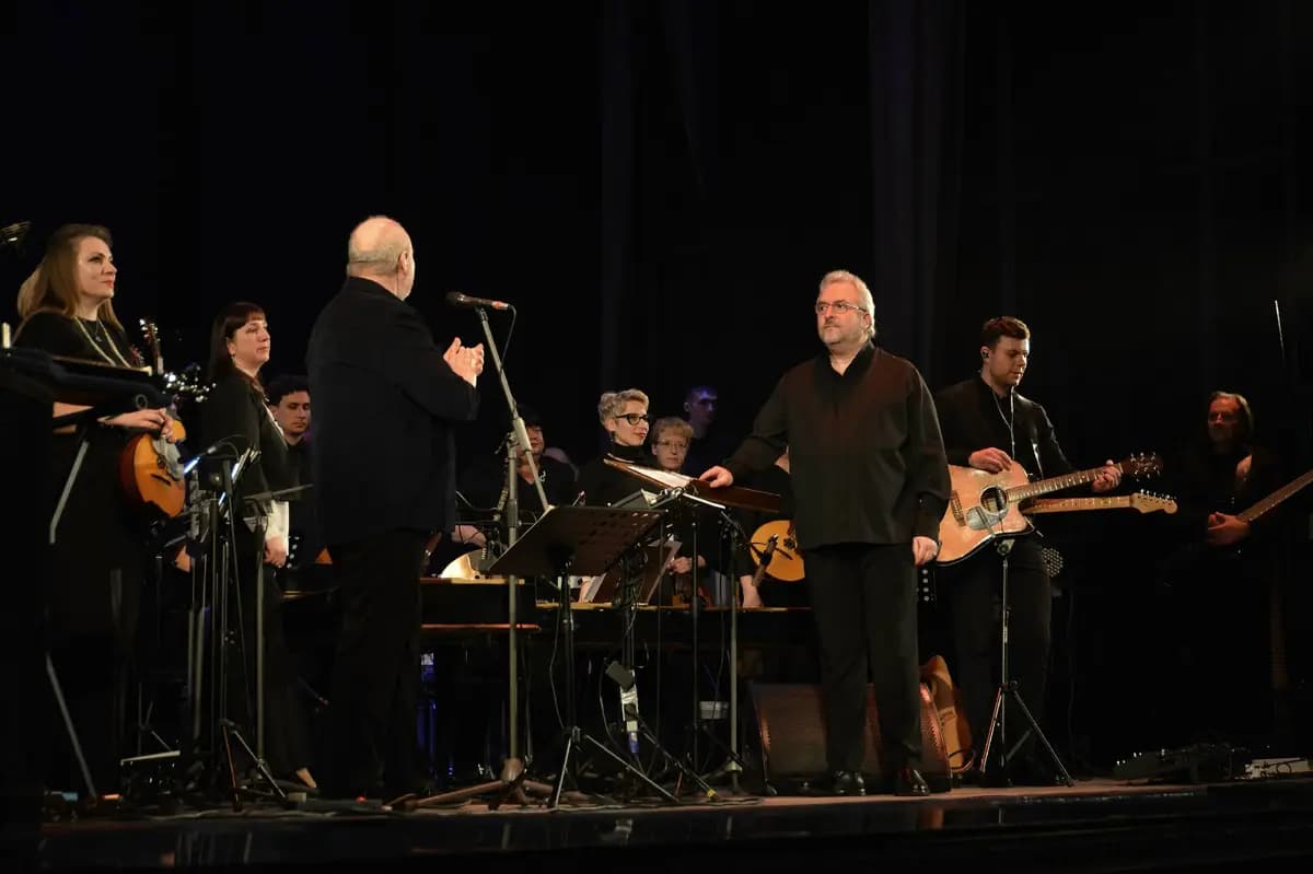 Плыл апрель чудесной песней (Филармония)