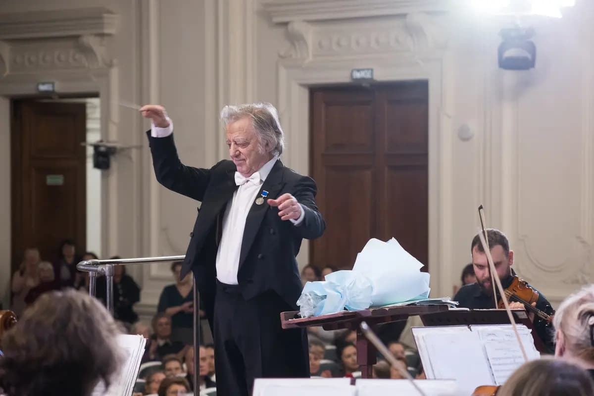 Музыка радости (БКЗ «Октябрьский»)