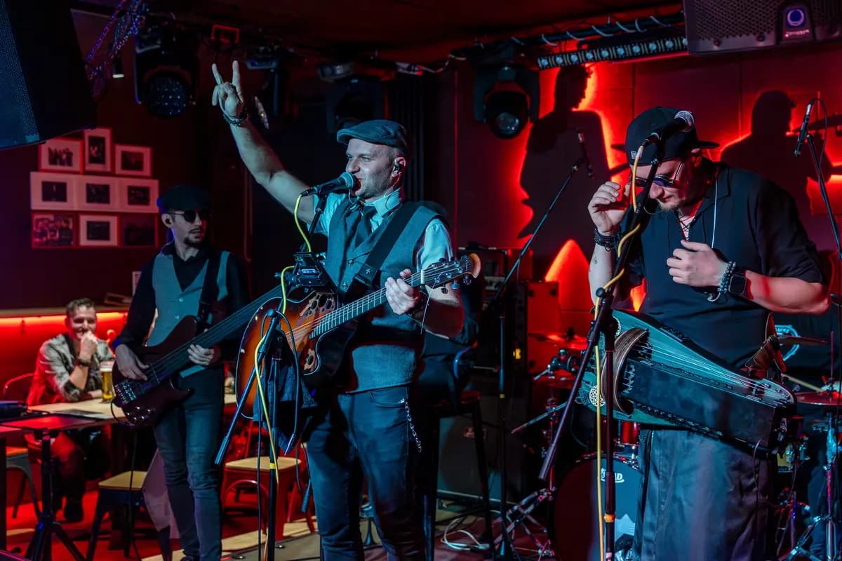 Миннезингеры (Бродячая собака)