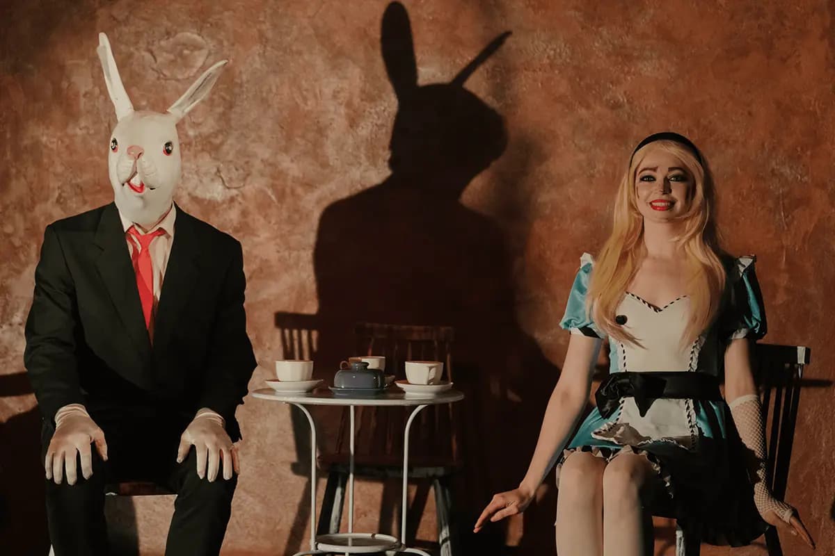 Алиса в стране чудес (Хитровка)