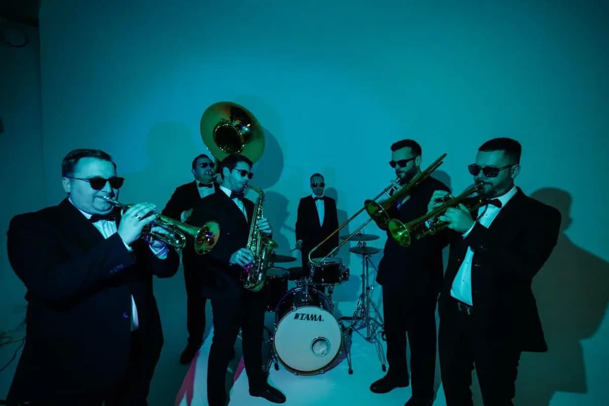 Вся мощь духовых инструментов от Boom Brass Band (Дом винтажной музыки)