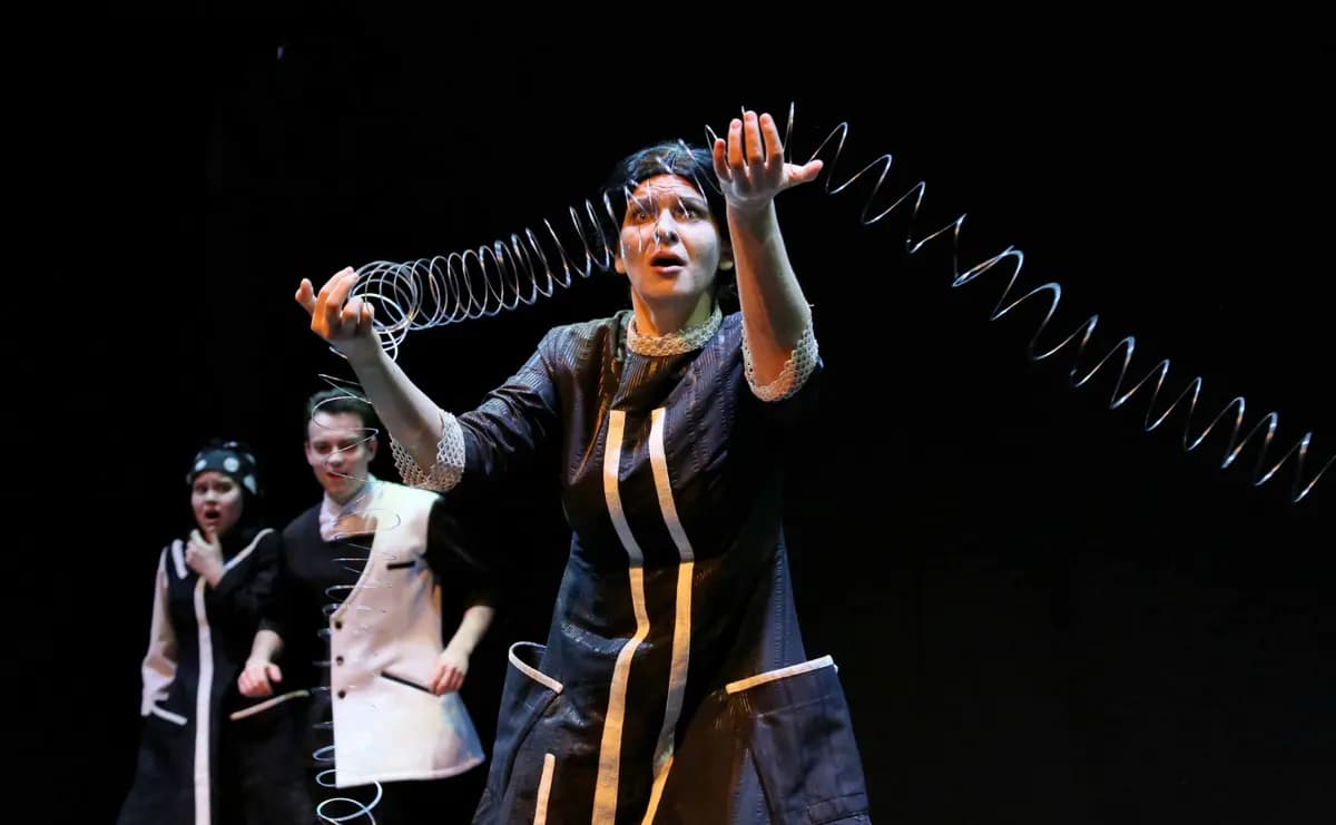 Лес, ведьма и горящий шкаф (Музыкальный театр им. Сац)