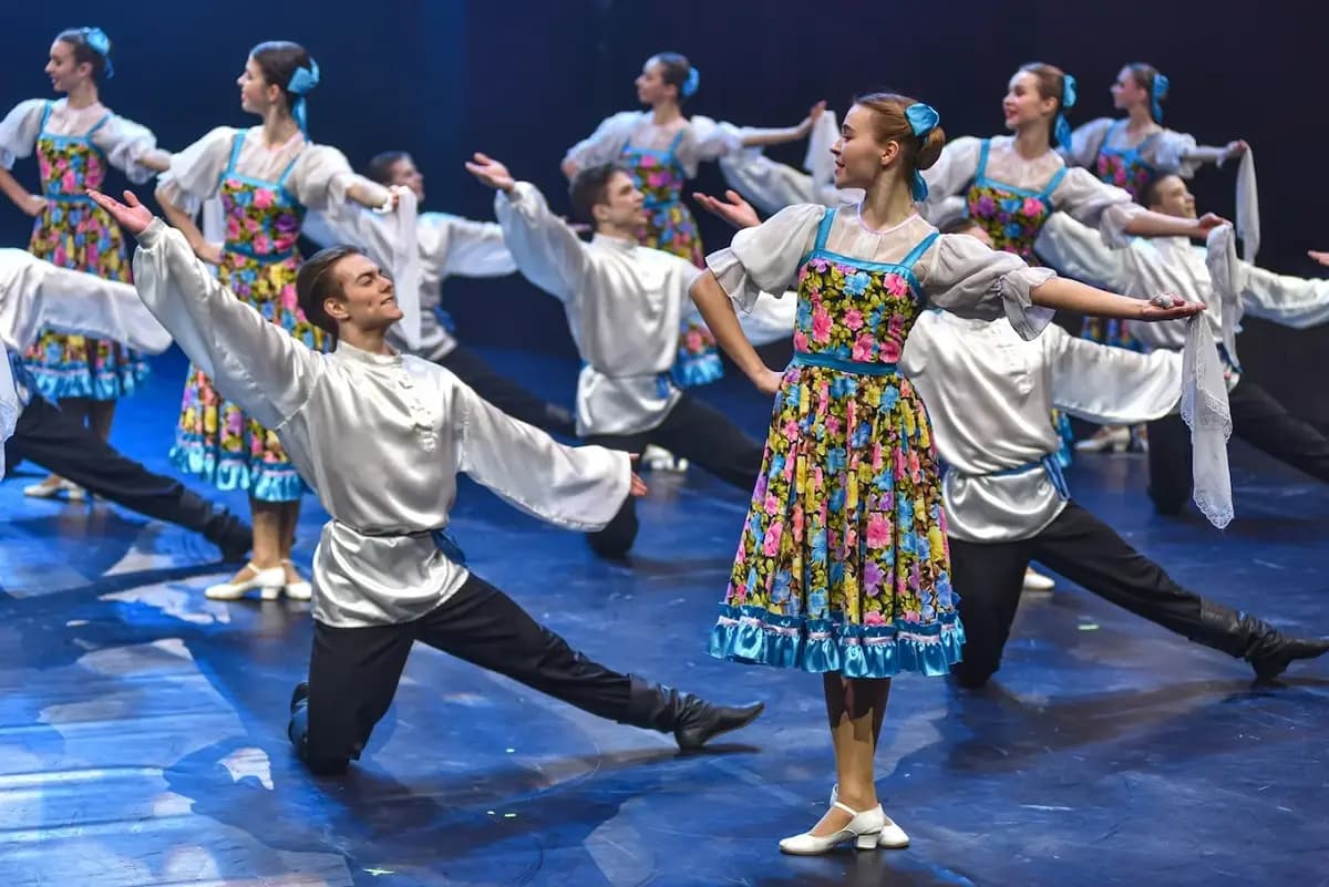 Навстречу танцу (Гжель)