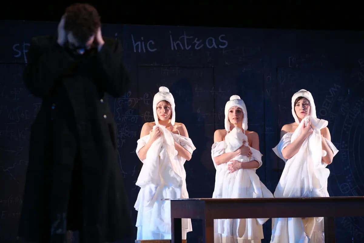 Роман с кокаином (Драматический театр)