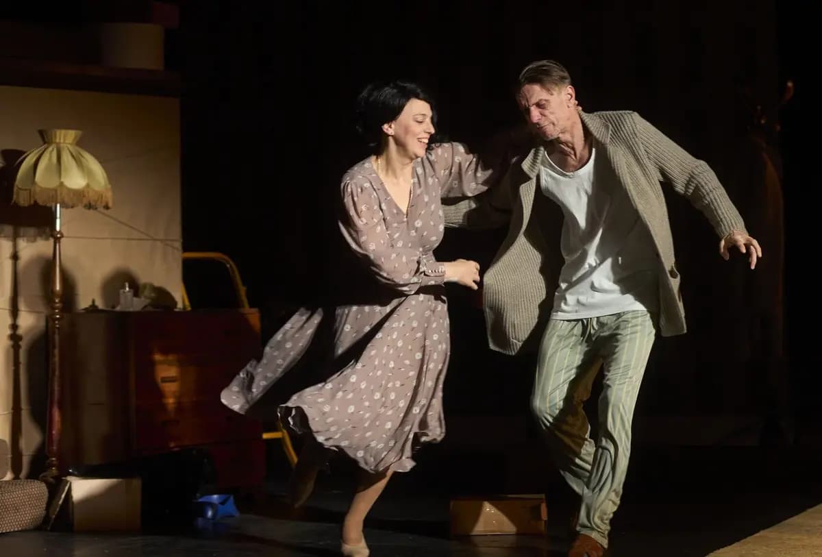 Нас ждут... (Театр в Хамовниках)