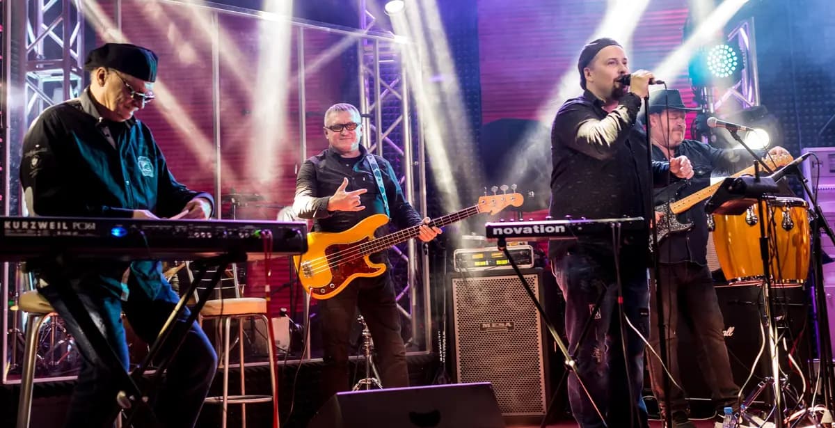 Dipped in Purple. Deep Purple & Pink Floyd Tribute (Rhythm & Blues Cafe)