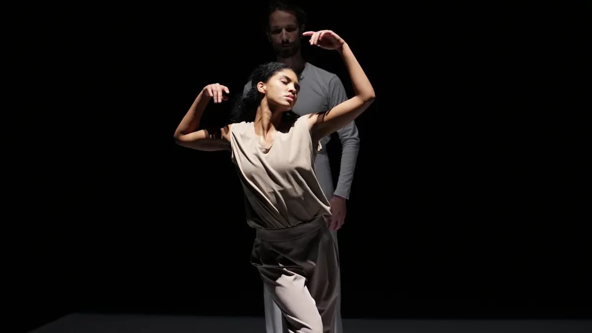 Между двумя (Камерный театр)