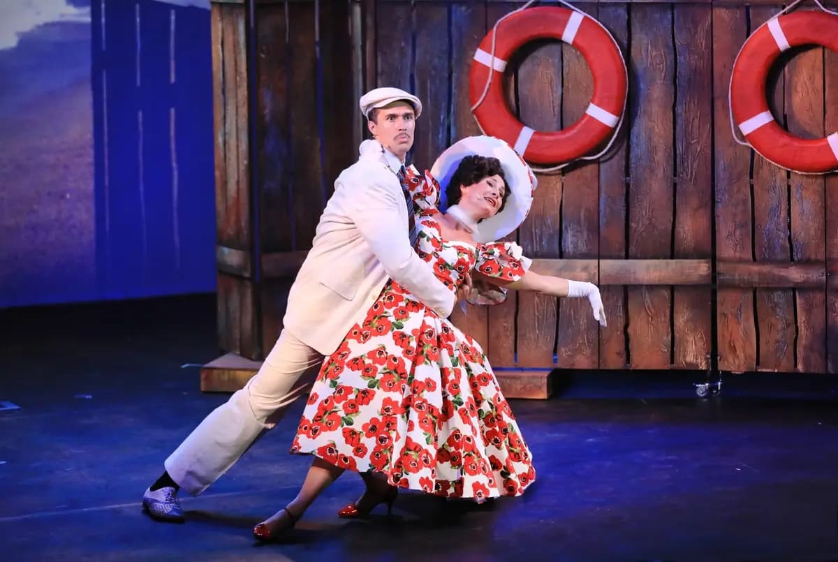 Любовь и голуби (Музыкальный театр)