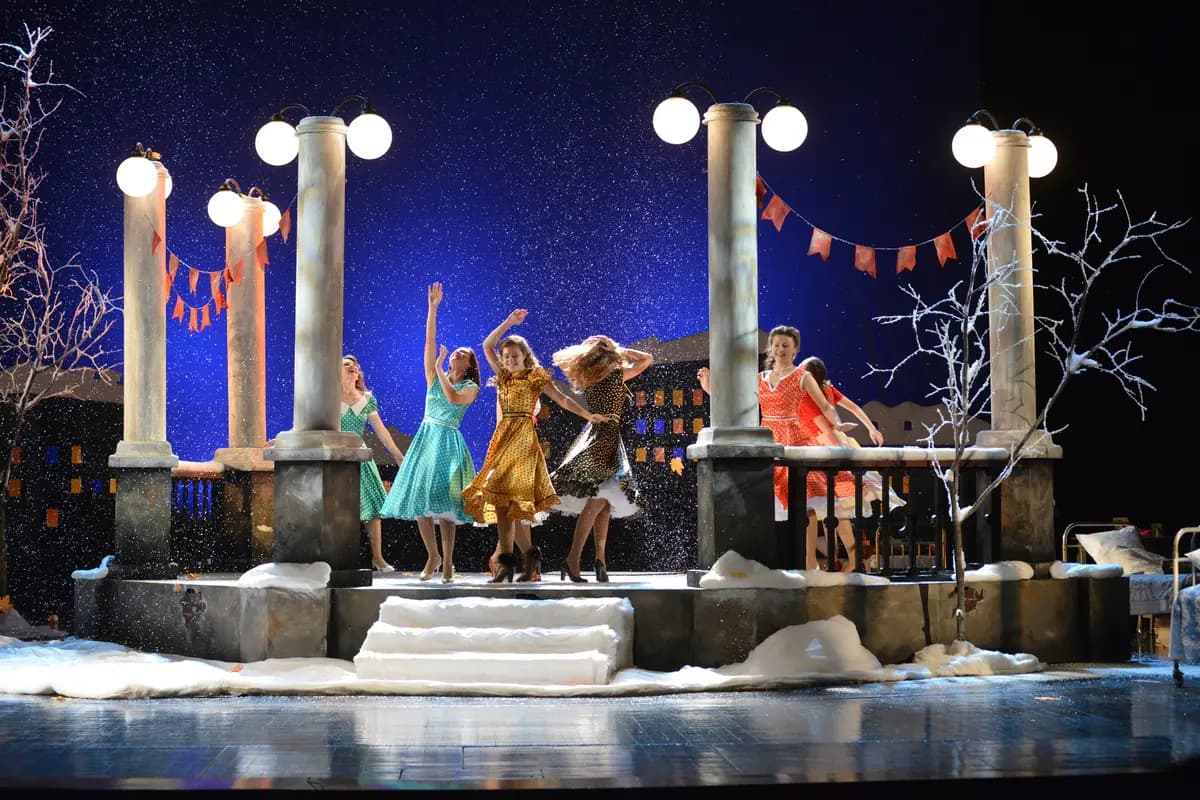 Фабричная девчонка (Русский драматический театр)