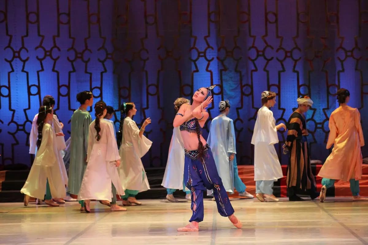 Бахчисарайский фонтан (Театр оперы и балета им. Абая)