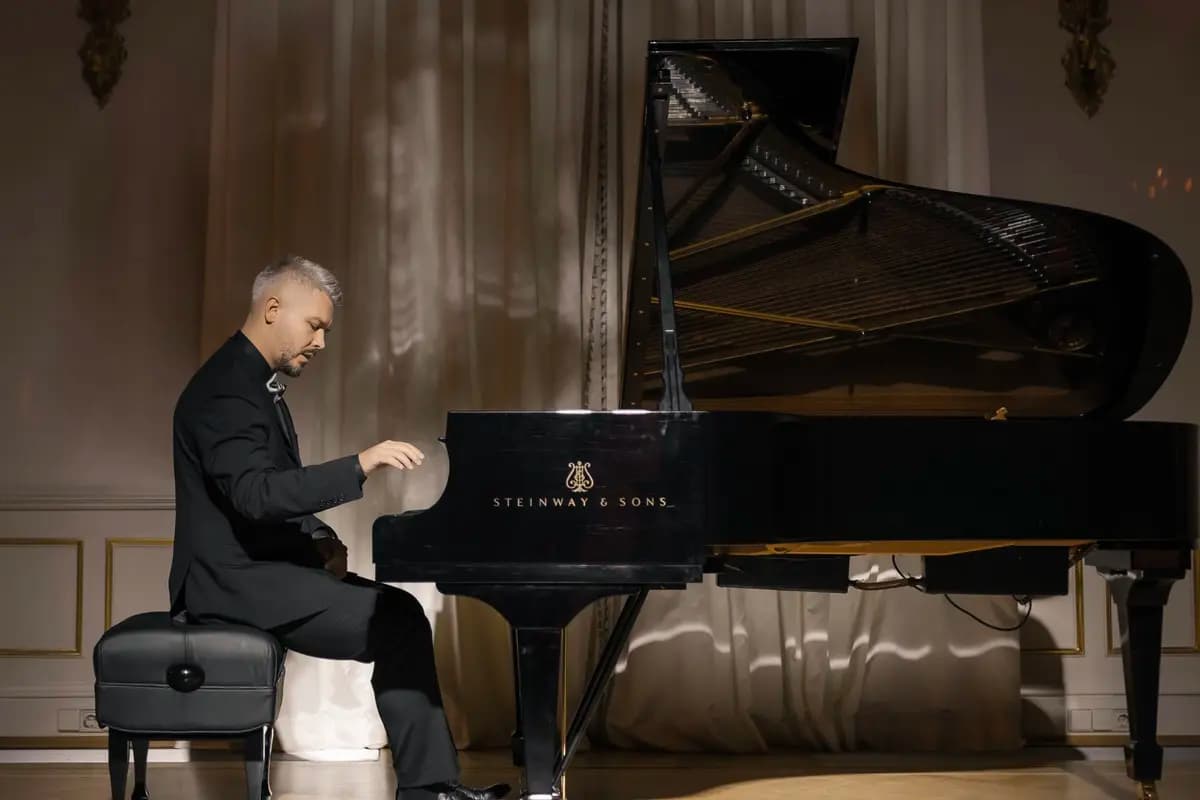 Дмитрий Мячин. В этот день рождения (Особняк Мясникова)