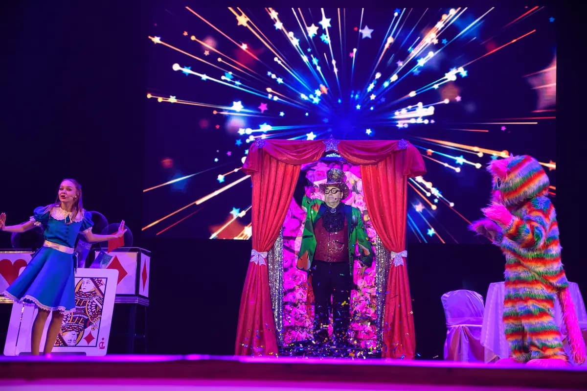 Алиса в Стране чудес (ДК им. Кирова)