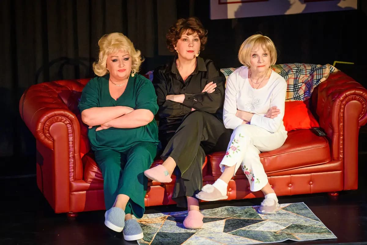 Три красавицы (Музыкальный театр Кузбасса им. Боброва)