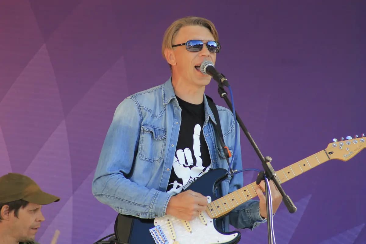 Иван-Кайф. Апрельские Тезисы (Бродячая собака)