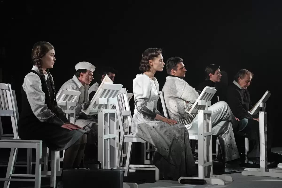 Ленинградская симфония (Драматический театр)