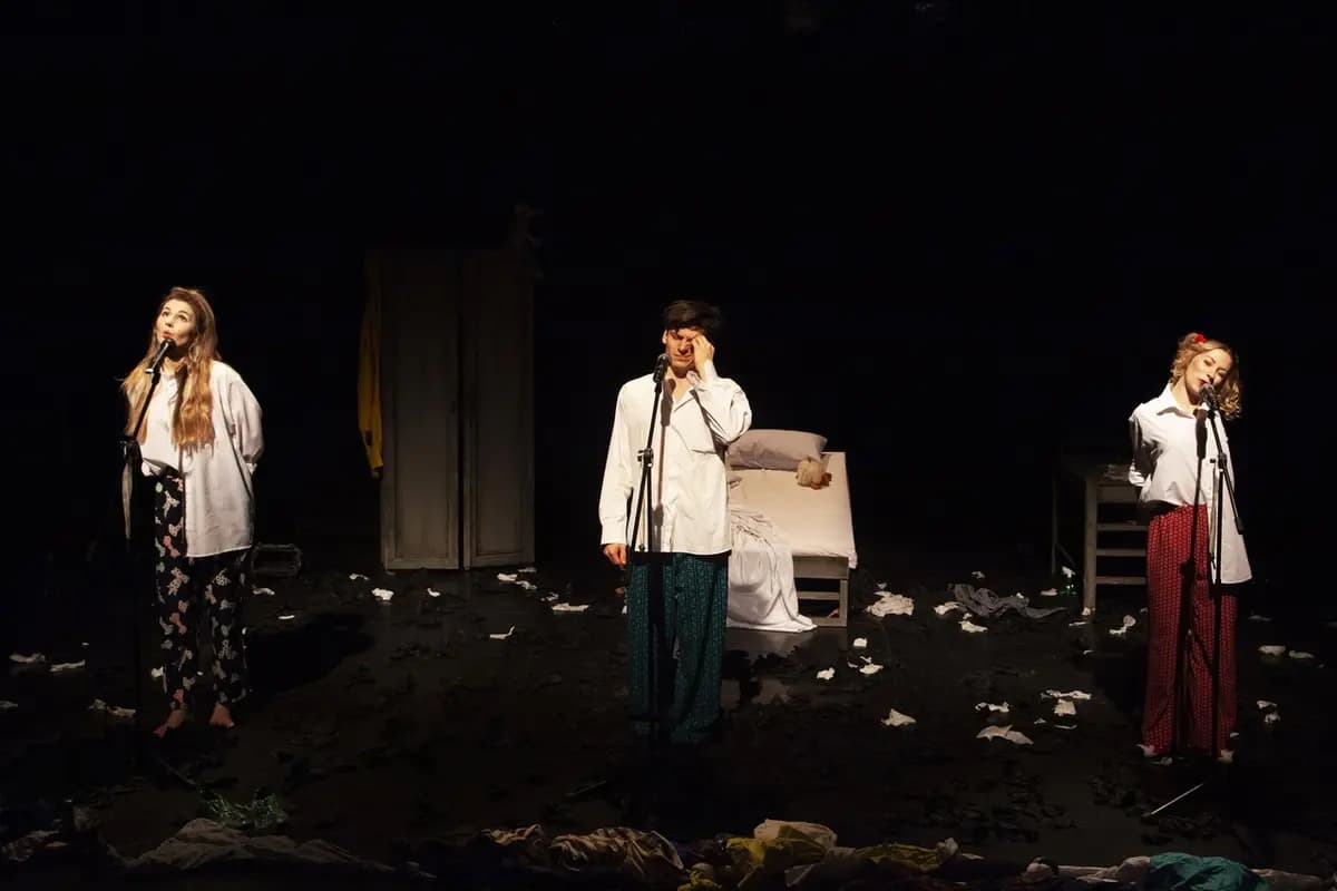 Пчела в голове (Молодёжный театр)