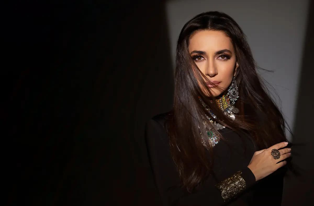 Зара (БКЗ «Октябрьский»)