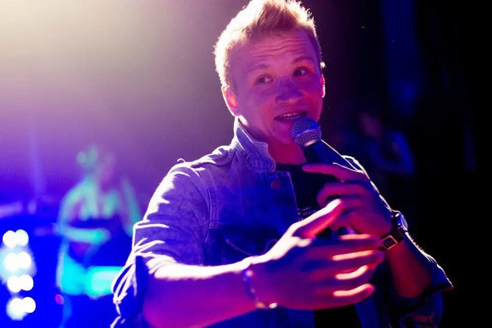 Без маски (Глобус)