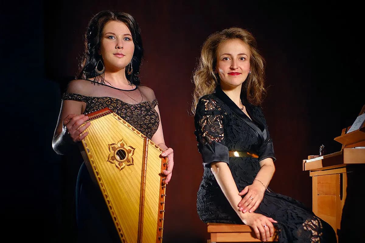 Дуэт «Гусли в космосе» (Белый зал Политехнического университета)