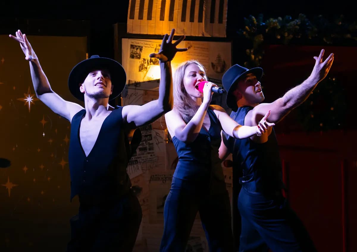 Французская романтика. La vie en rose (Человек в кубе)